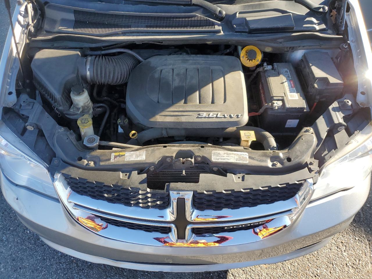 2017 Dodge Caravan - Image 12