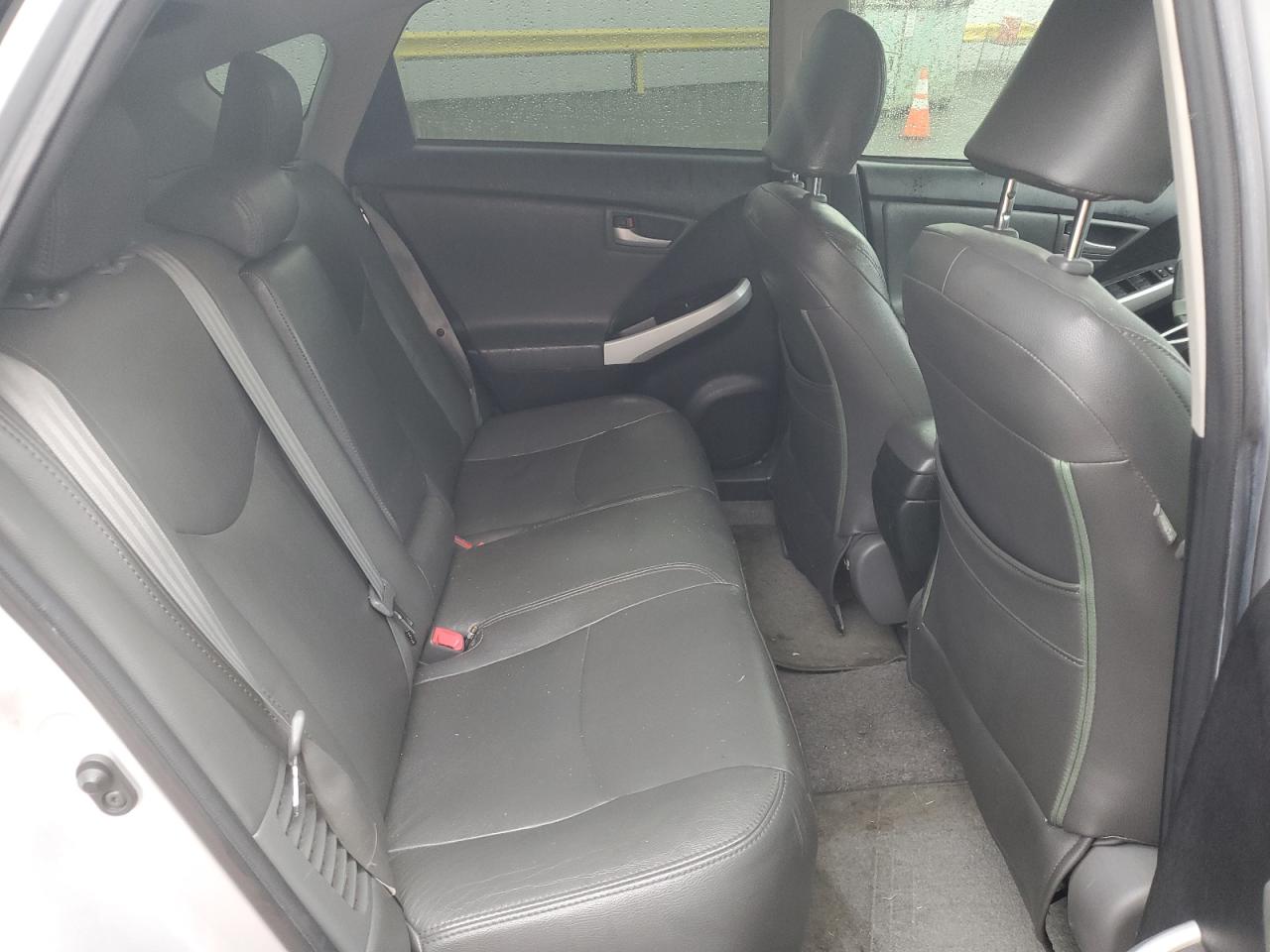 2012 Toyota Prius - Image 10
