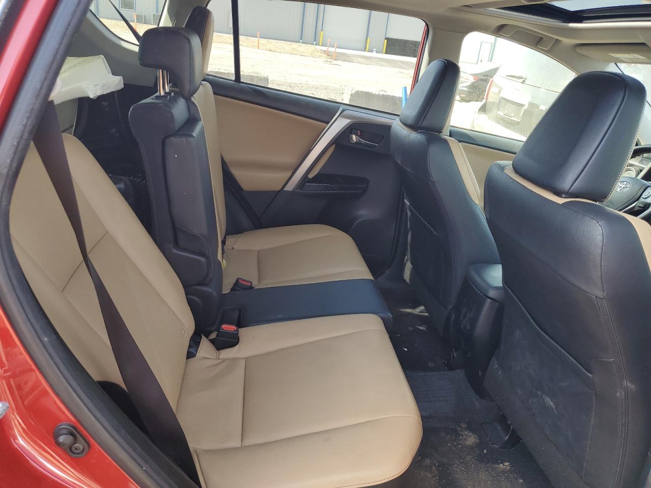 JTMDFREVXGJ056427 TOYOTA RAV4 2016