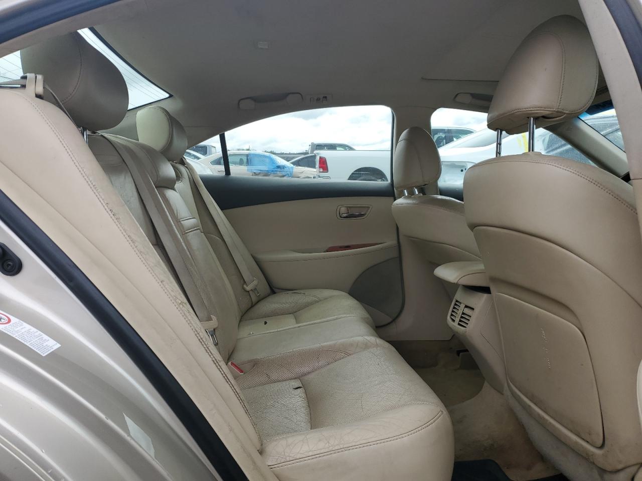 2010 Lexus ES - Image 10