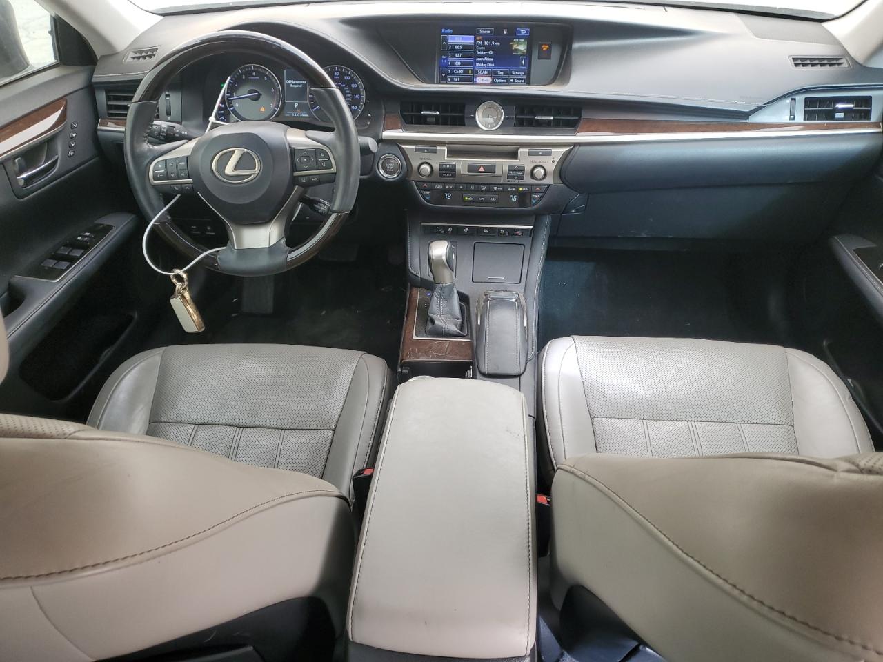 2016 Lexus ES - Image 8