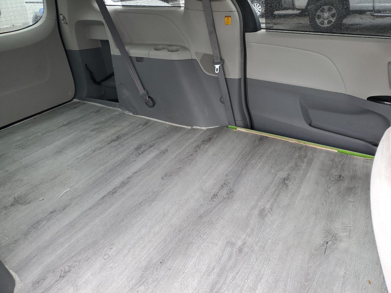 2013 Toyota Sienna - Image 11