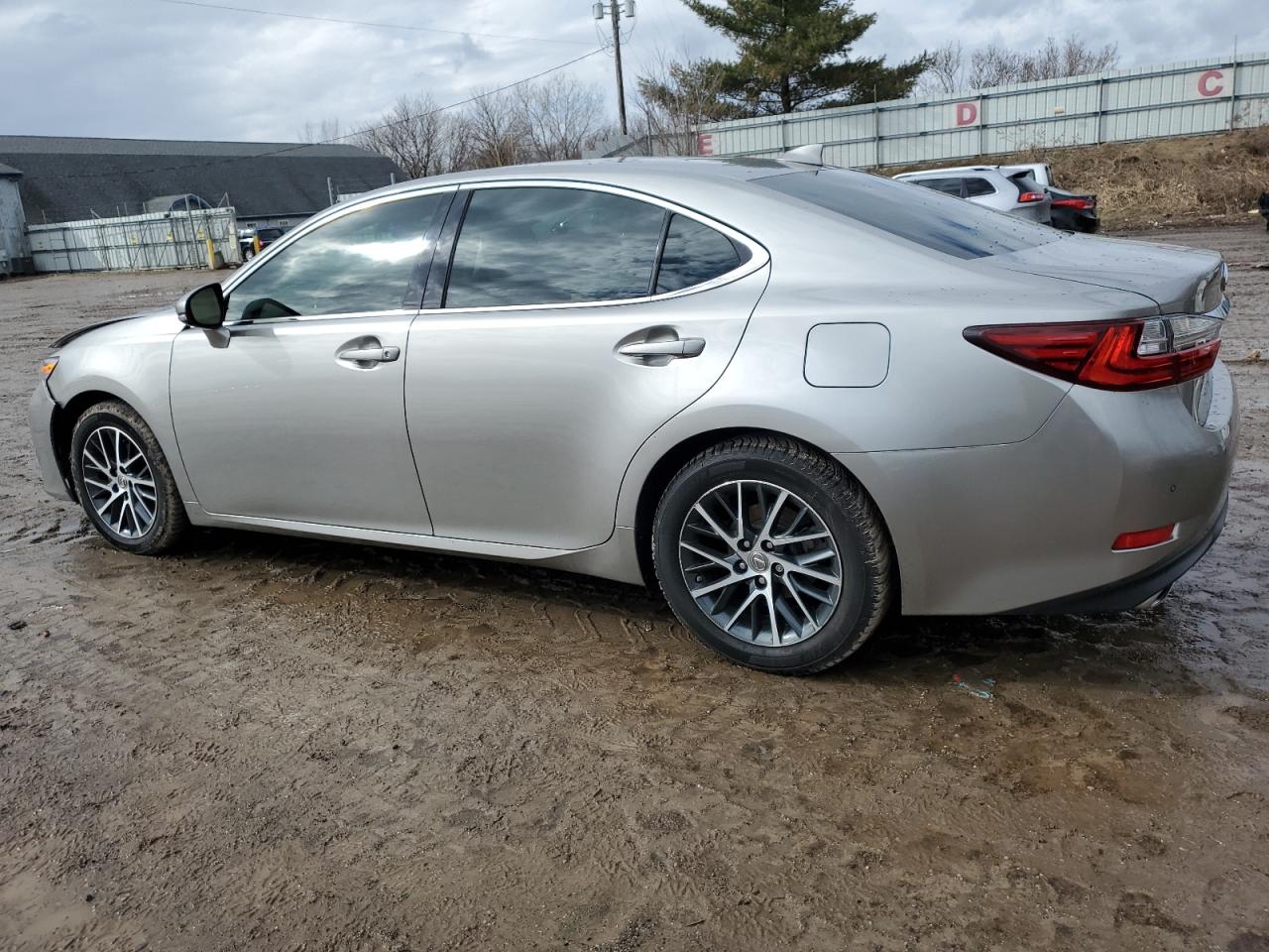2018 Lexus ES - Image 2