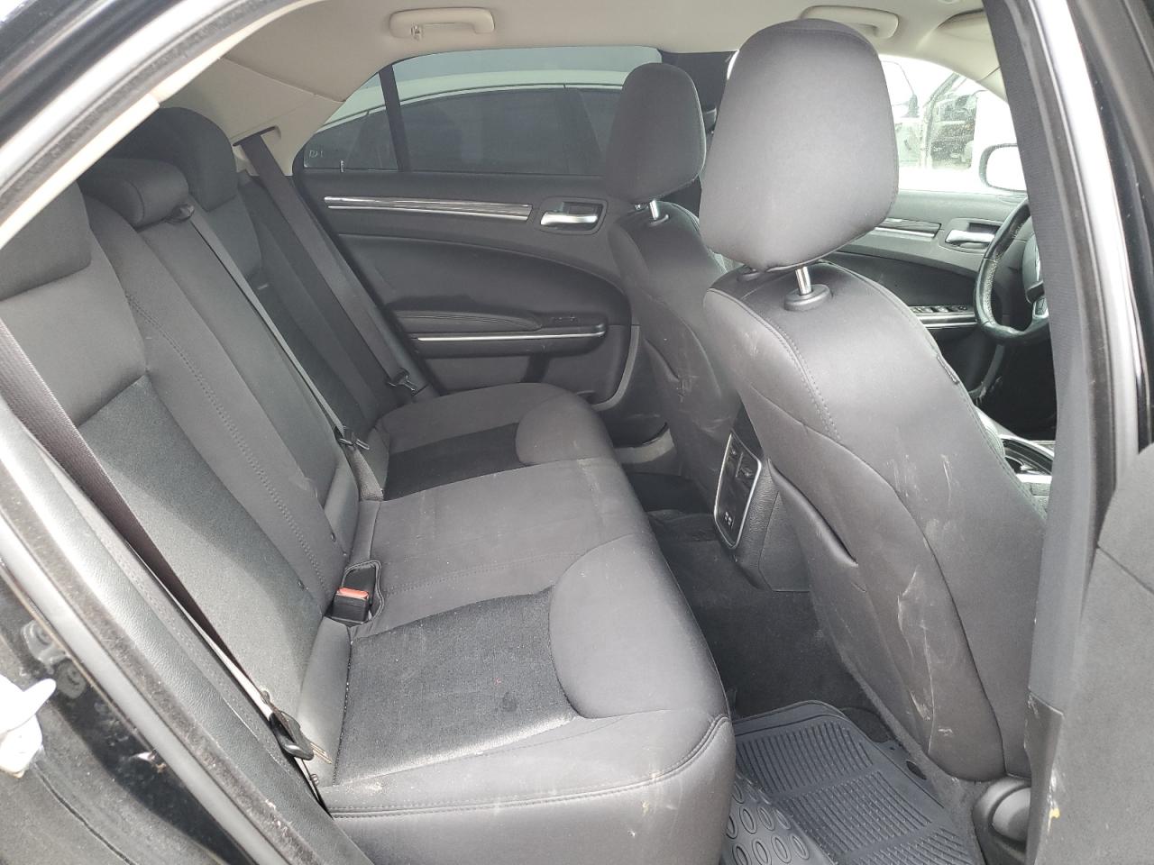 2020 Chrysler 300 - Image 10