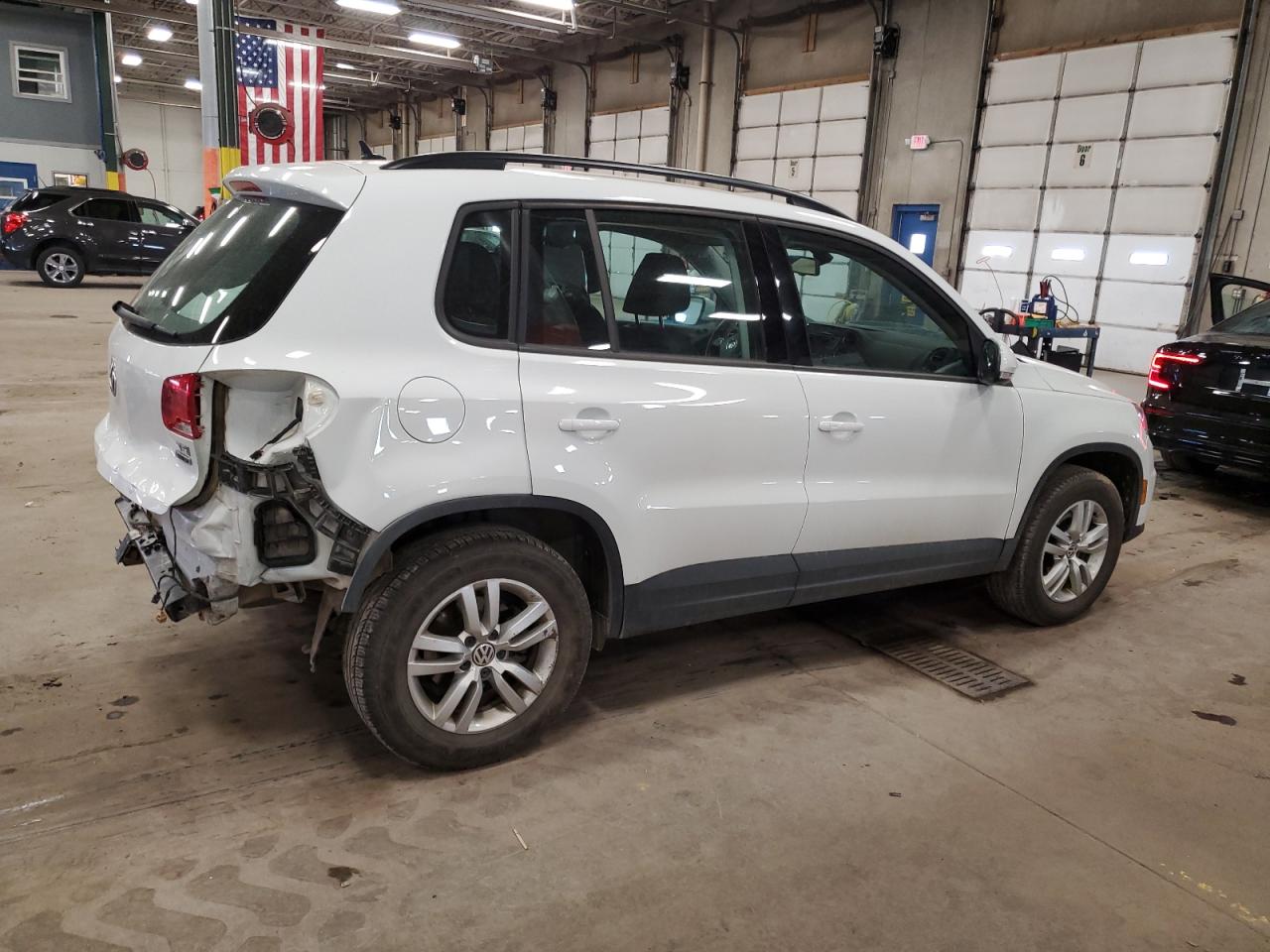 2016 Volkswagen Tiguan - Image 3