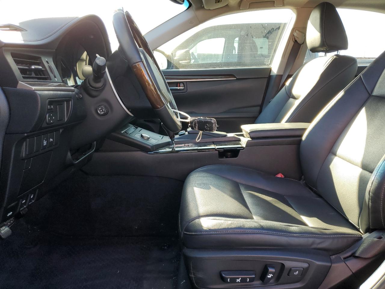 2014 Lexus ES - Image 7