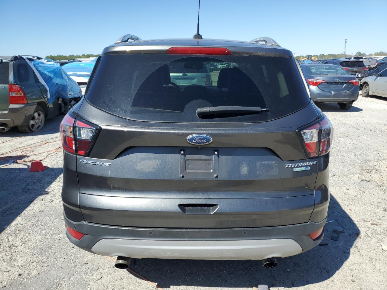 1FMCU9J93HUD45736 FORD ESCAPE 2017