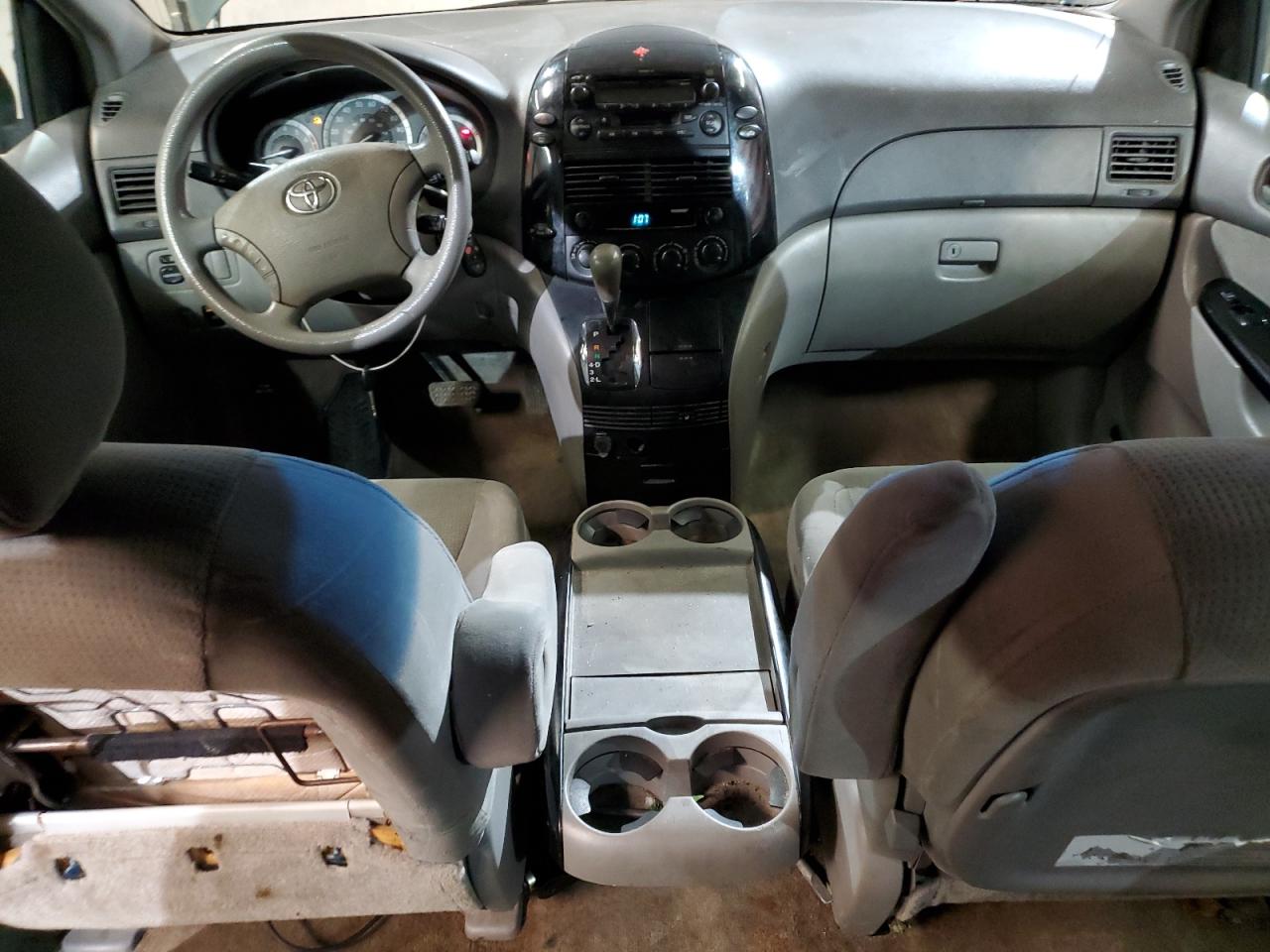2005 Toyota Sienna - Image 8