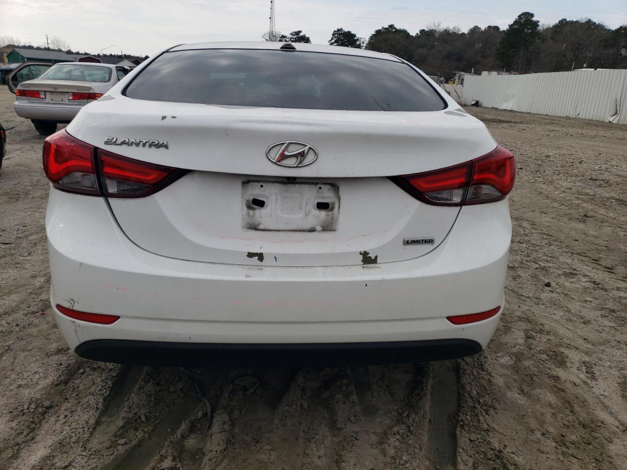 2015 Hyundai Elantra - Image 6
