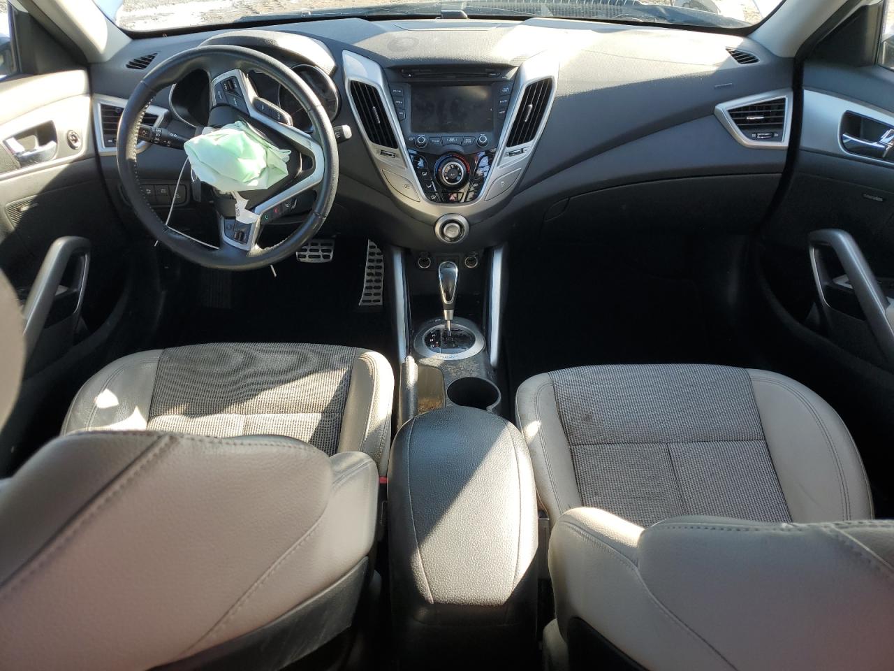 2013 Hyundai Veloster - Image 8