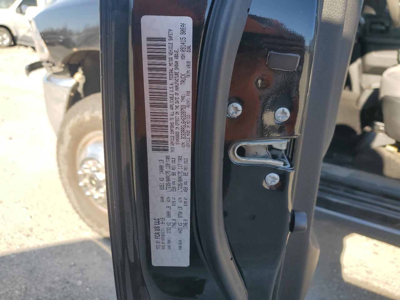 2017 RAM 3500 - Image 12