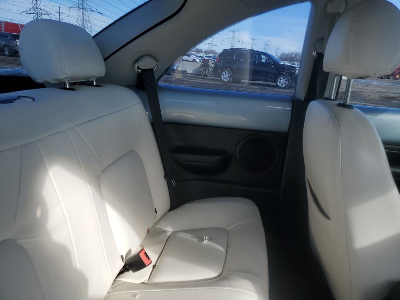 2010 Volkswagen Beetle - Image 10