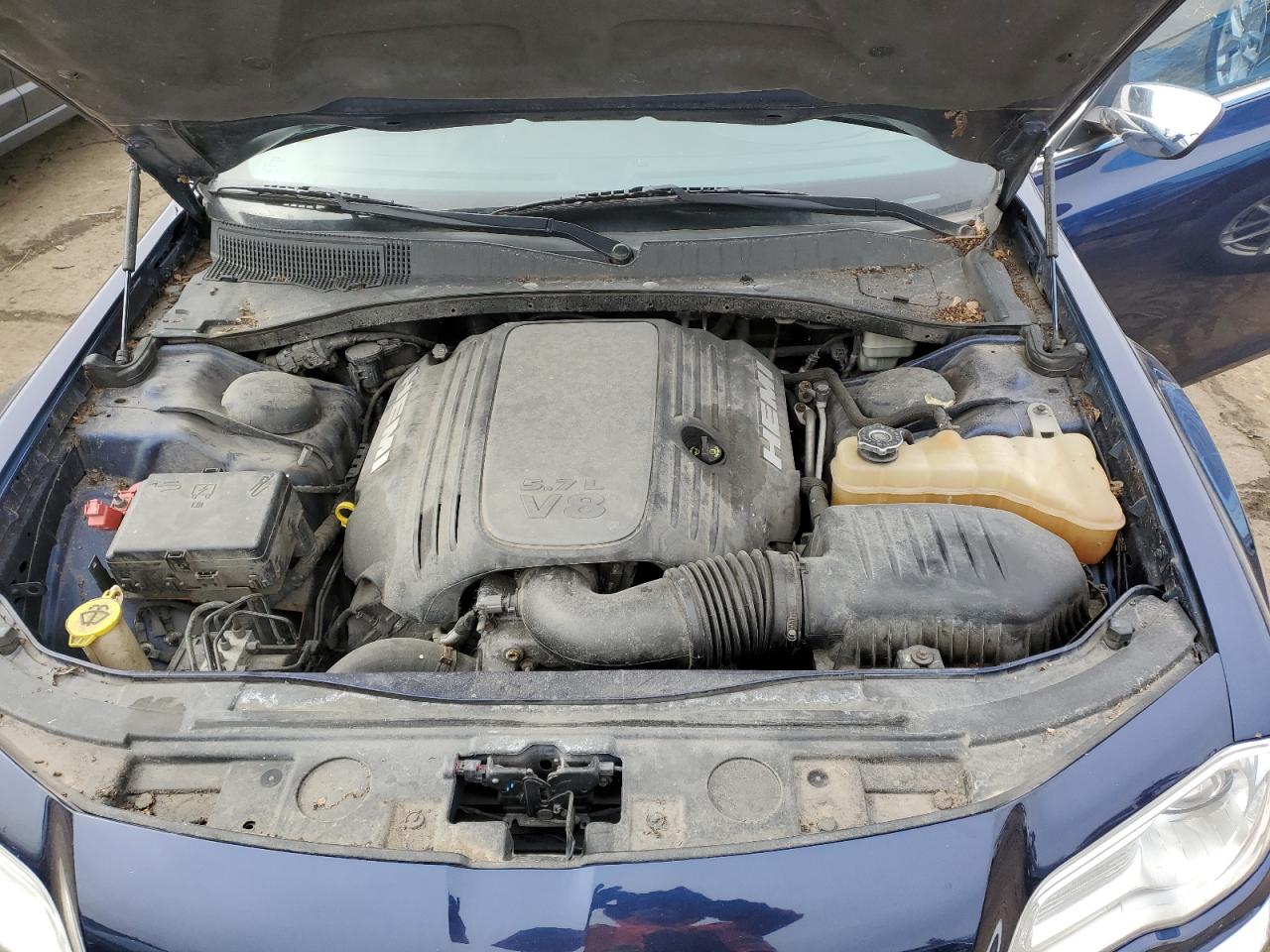 2013 Chrysler 300 - Image 11