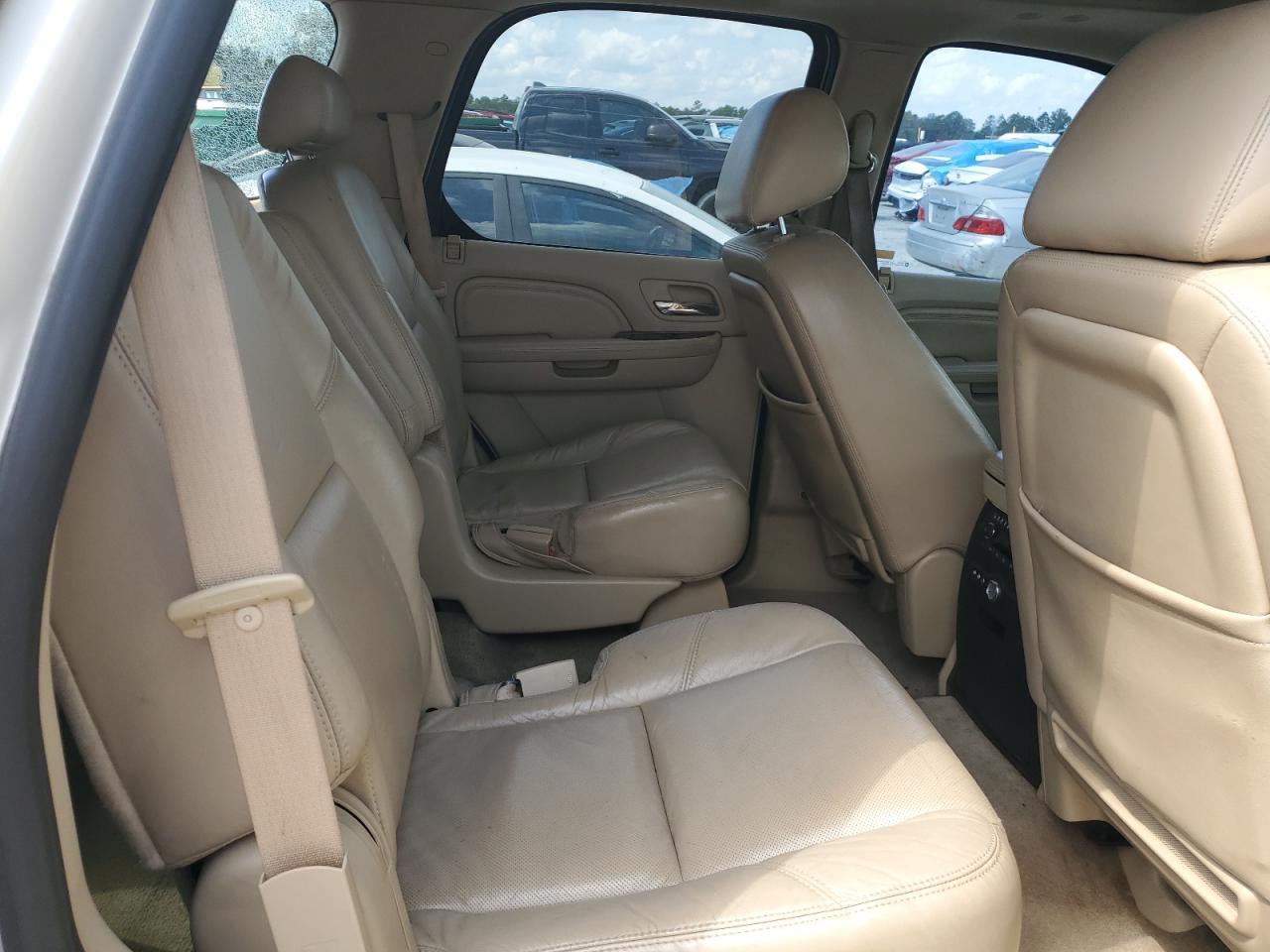 2010 Cadillac Escalade - Image 11