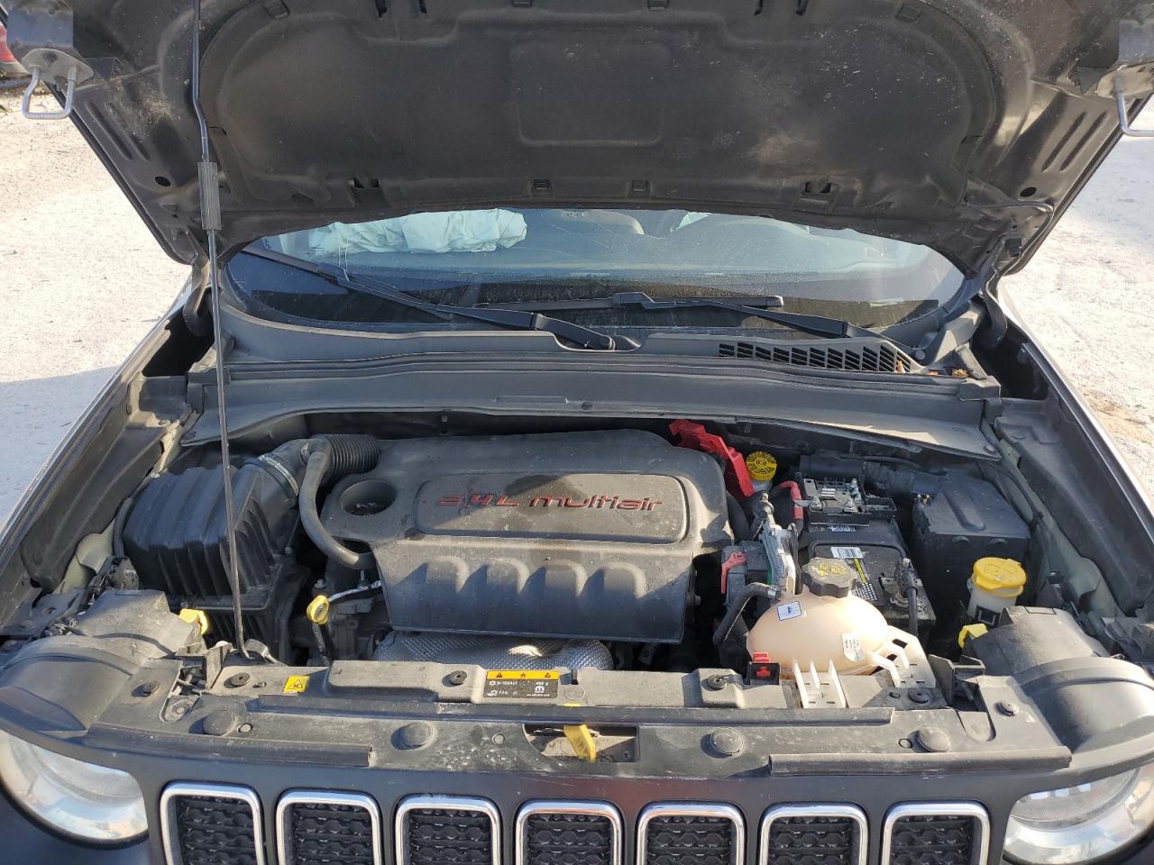 2019 Jeep Renegade - Image 14