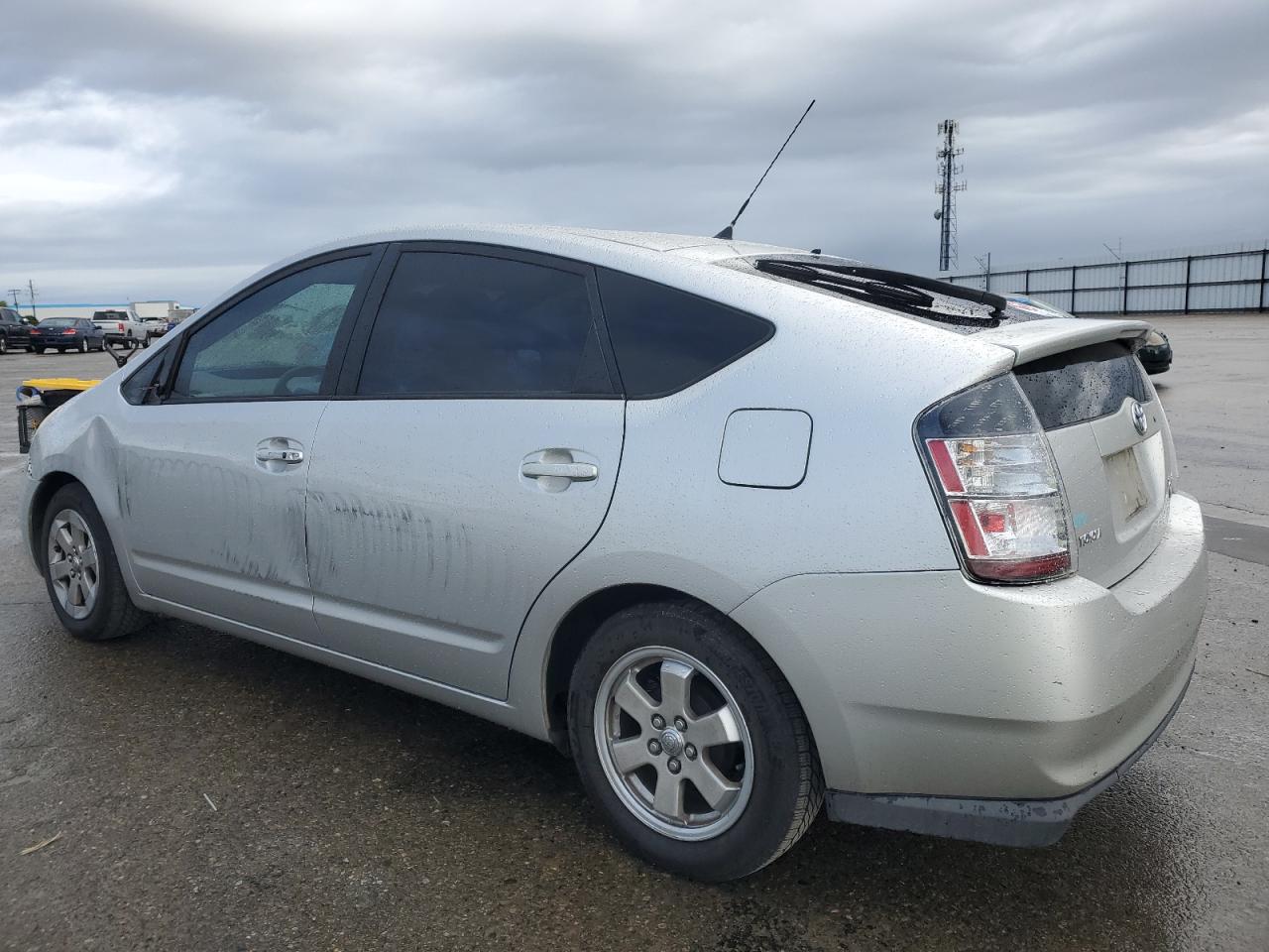 2004 Toyota Prius - Image 2
