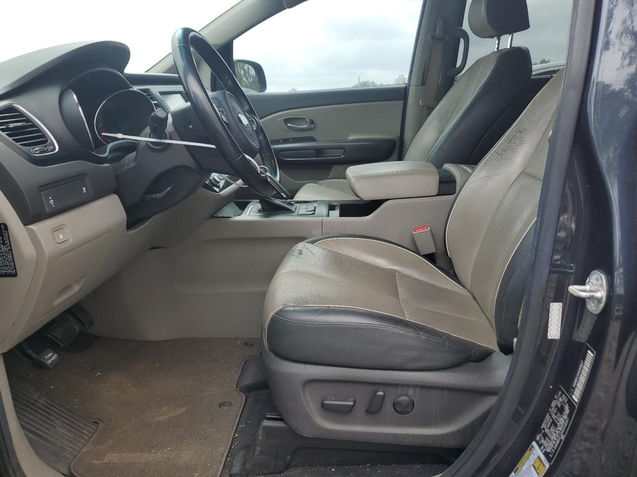2017 Kia Sedona - Image 7