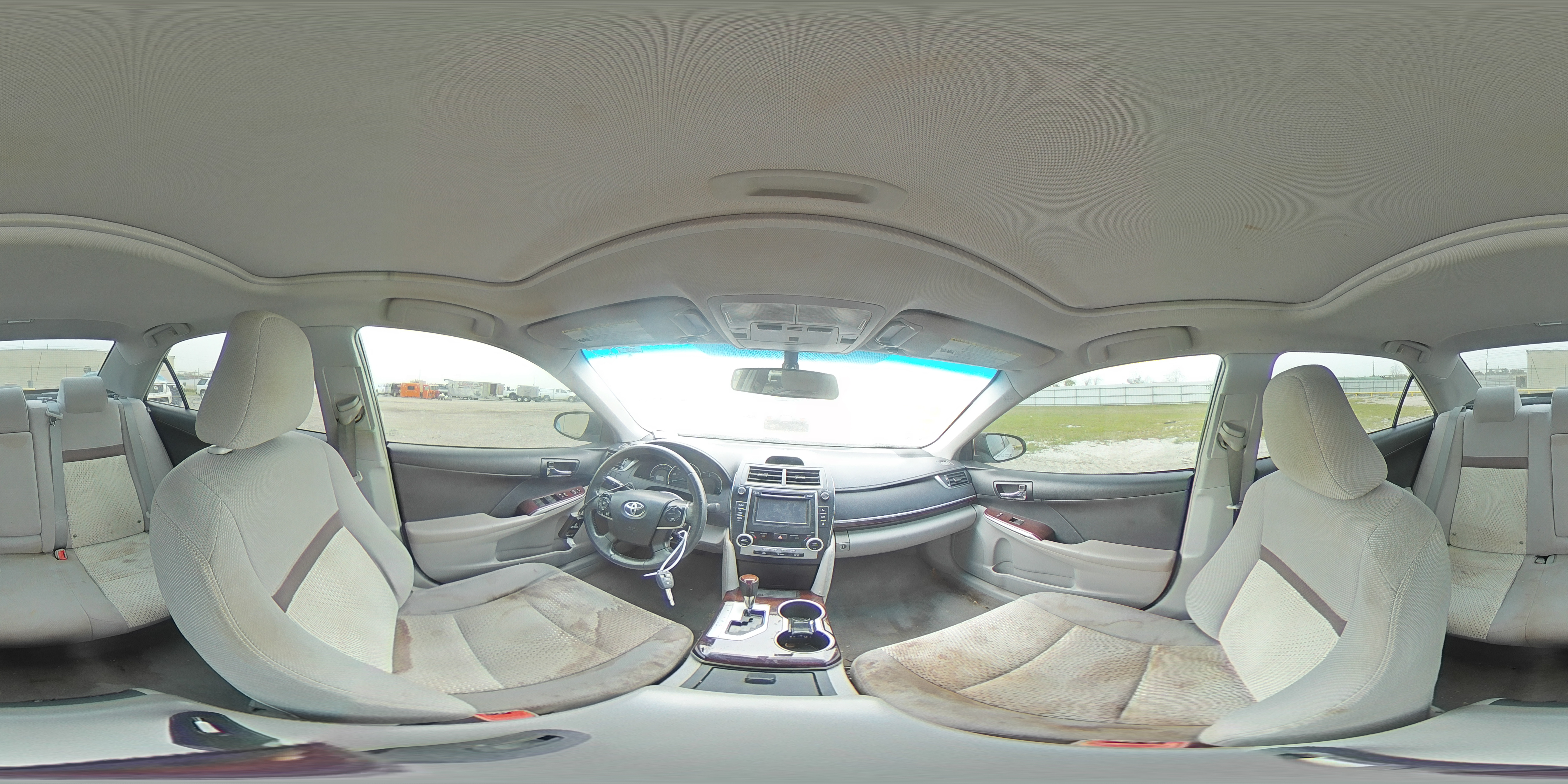 2013 Toyota Camry - Image 12