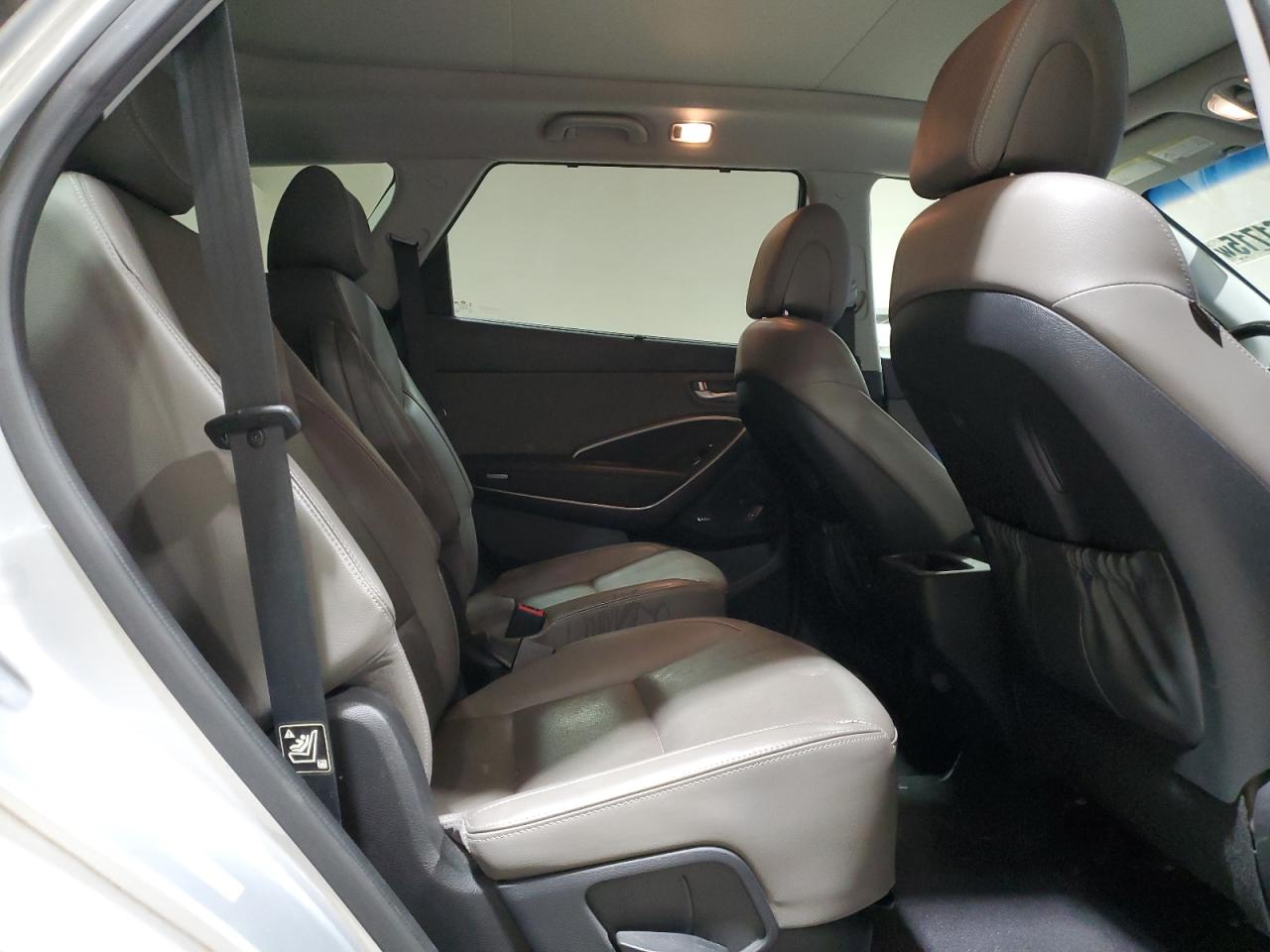 2017 Hyundai Santa Fe - Image 11