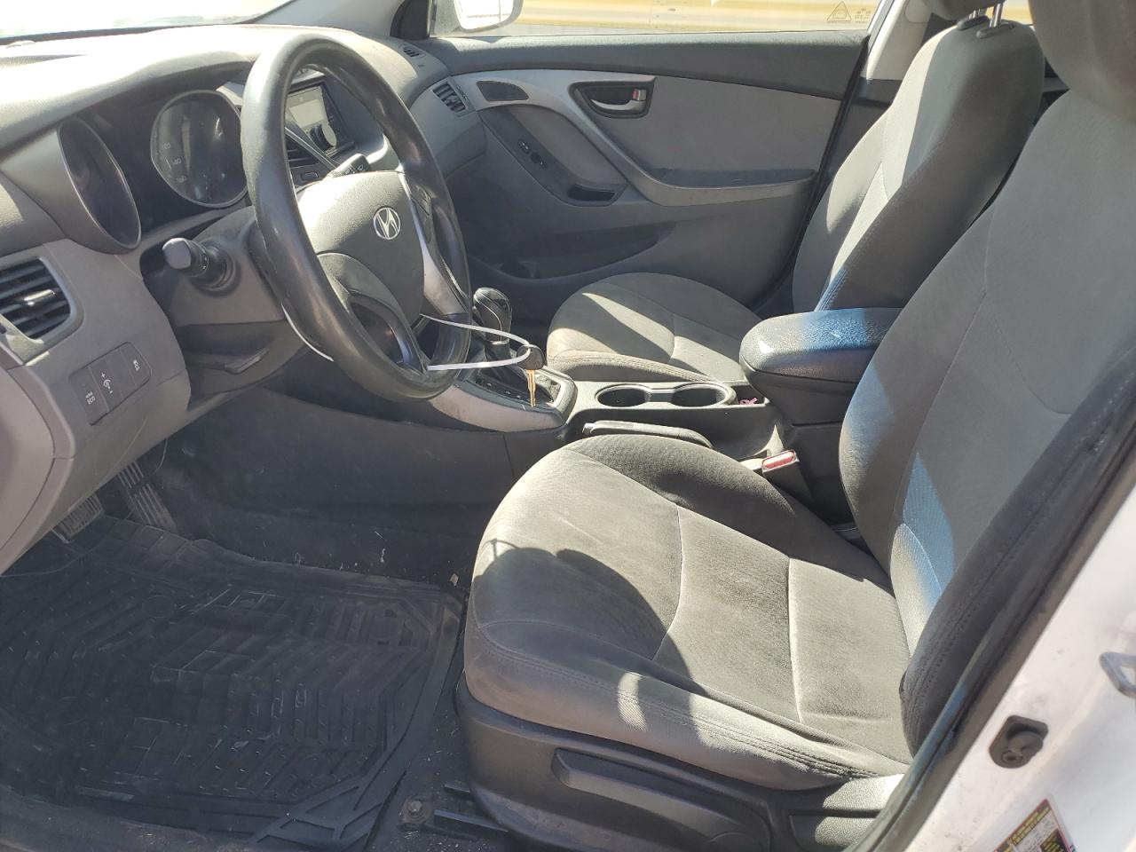 2015 Hyundai Elantra - Image 7