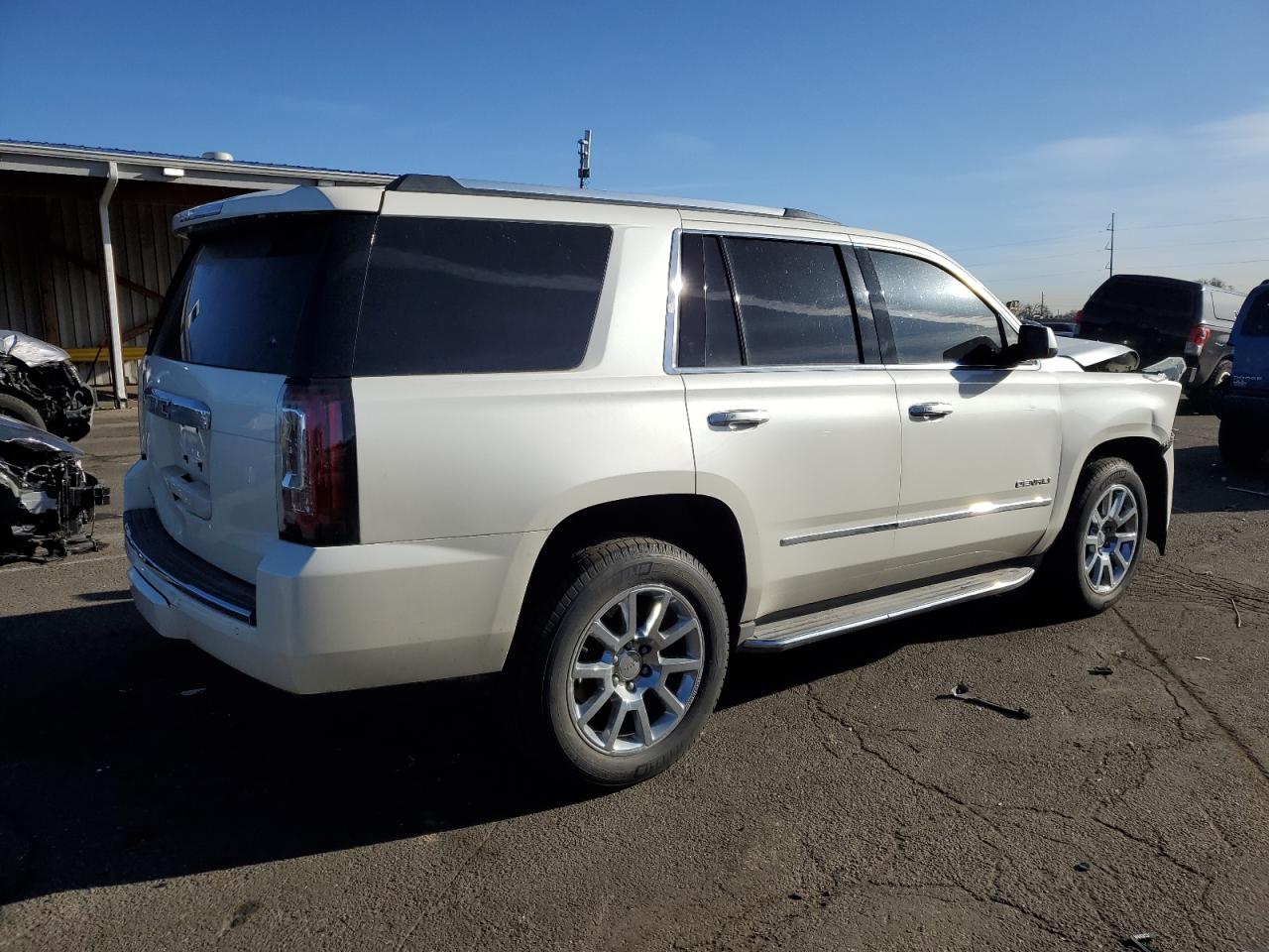 2015 GMC Yukon - Image 3