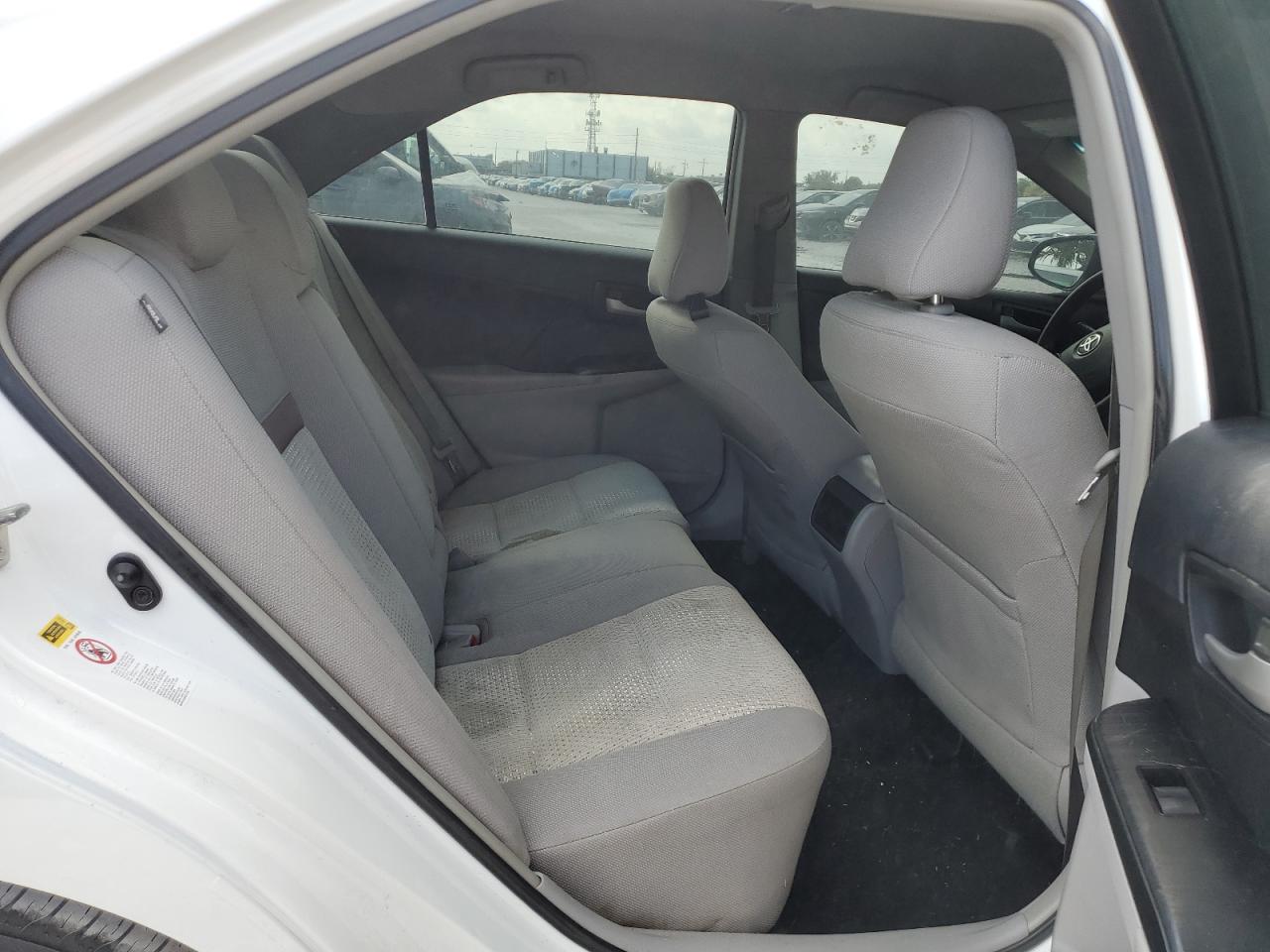 2014 Toyota Camry - Image 10