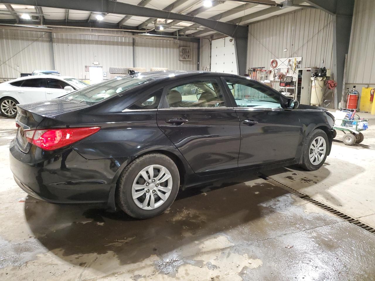 2012 Hyundai Sonata - Image 3