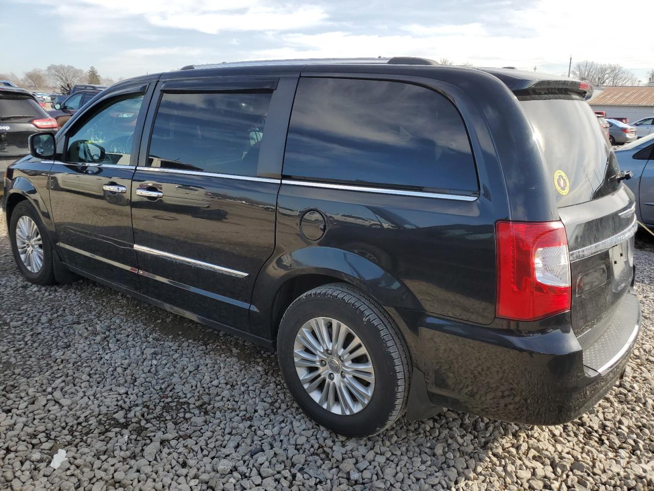 2014 Chrysler Town & Country - Image 2