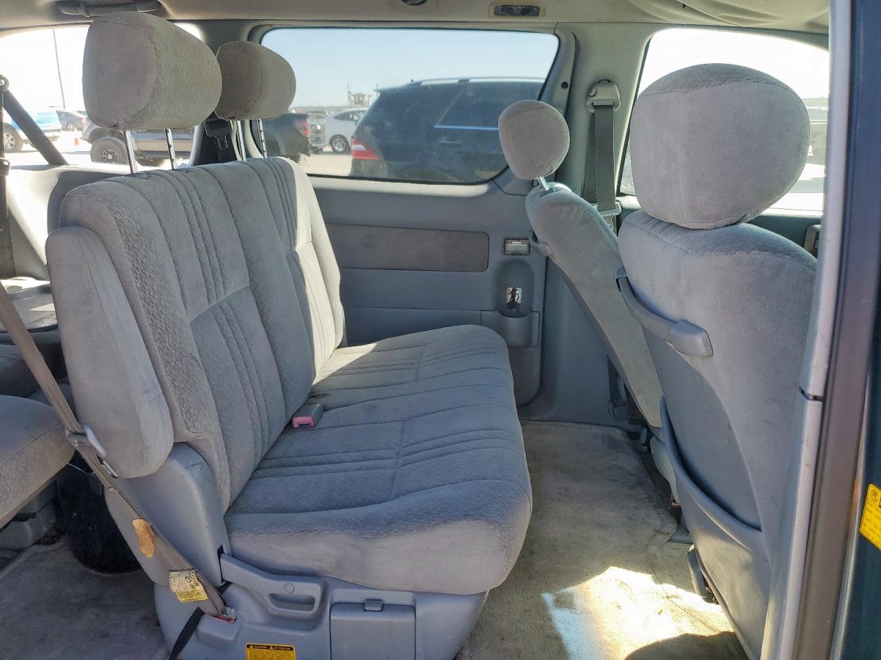 2001 Toyota Sienna - Image 10