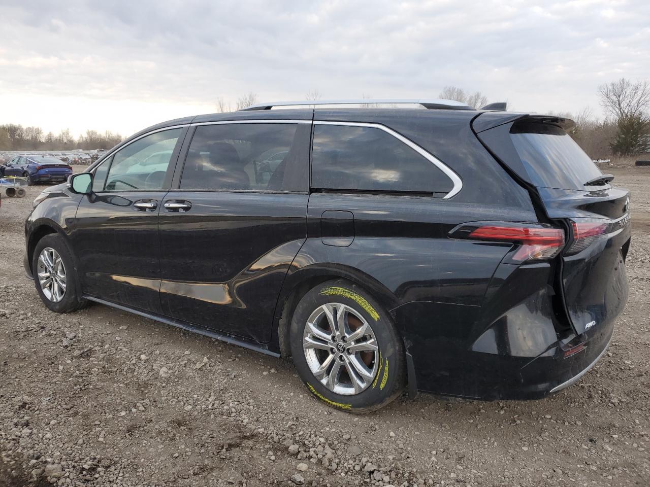 2023 Toyota Sienna - Image 2
