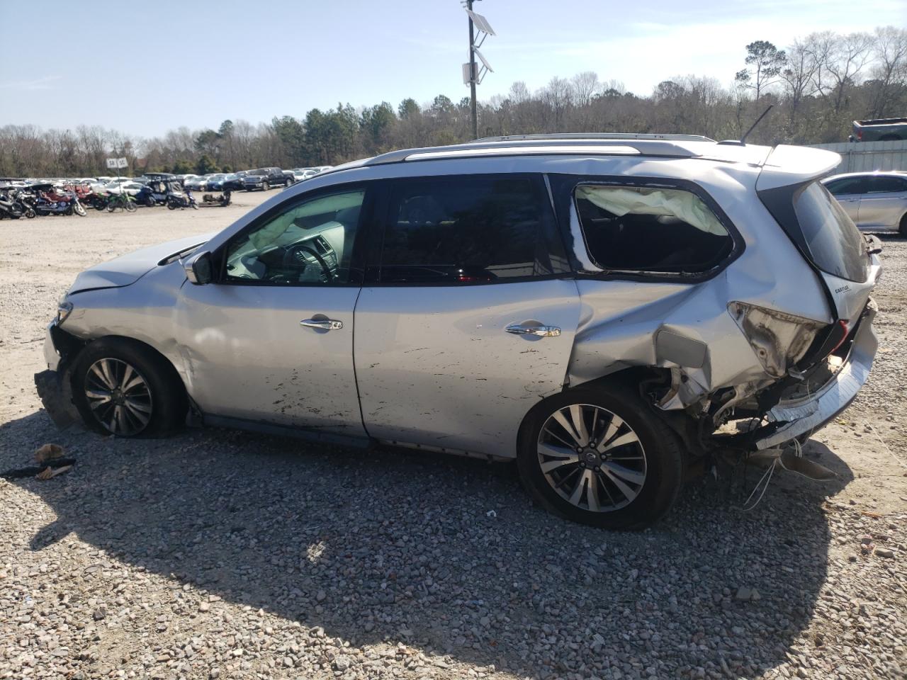 2018 Nissan Pathfinder - Image 2