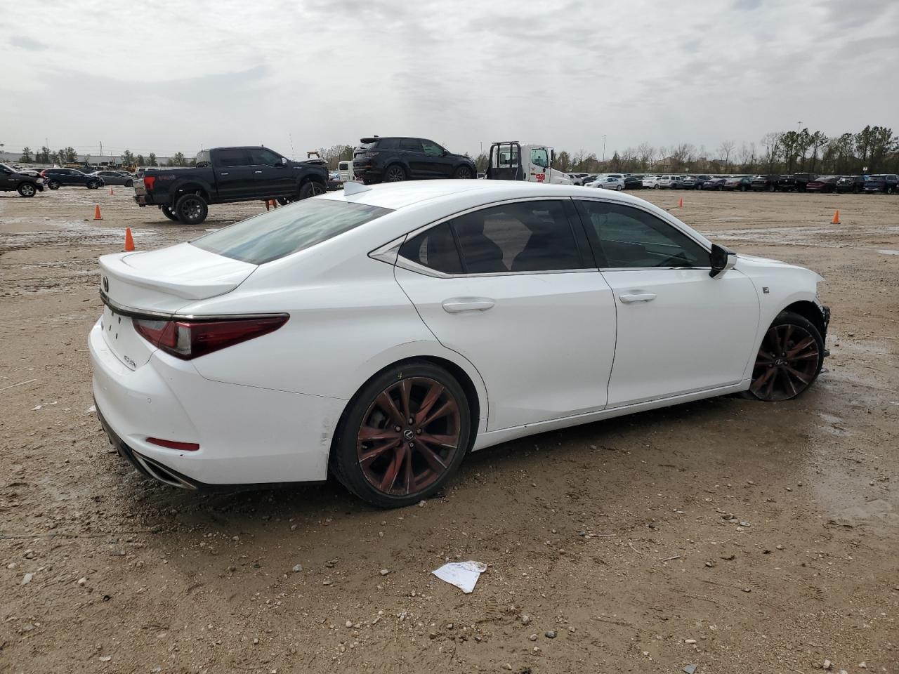 2019 Lexus ES - Image 3