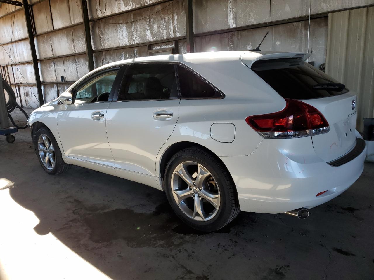 2014 Toyota Venza - Image 2