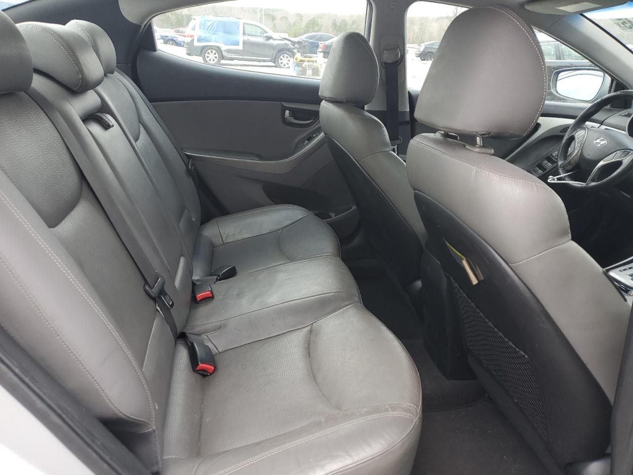 2012 Hyundai Elantra - Image 10