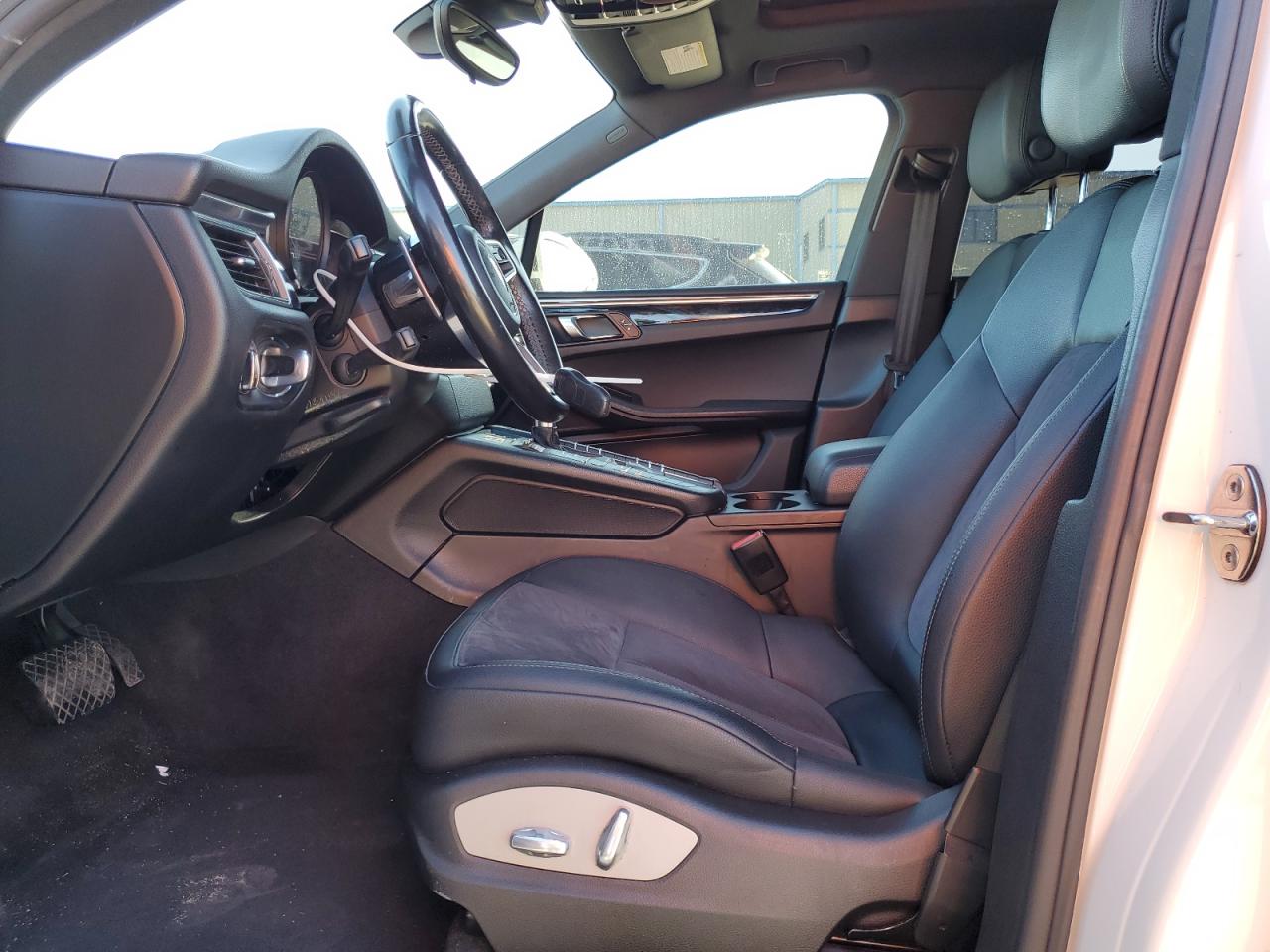 2017 Porsche Macan - Image 7