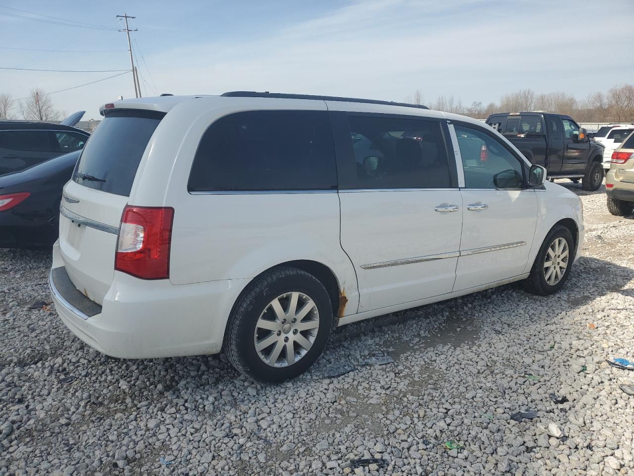 2014 Chrysler Town & Country - Image 3