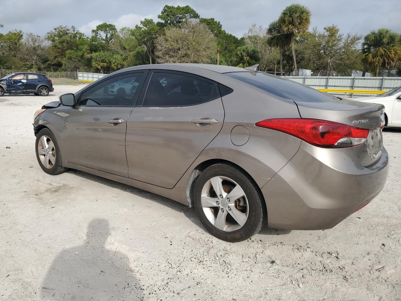 2013 Hyundai Elantra - Image 2