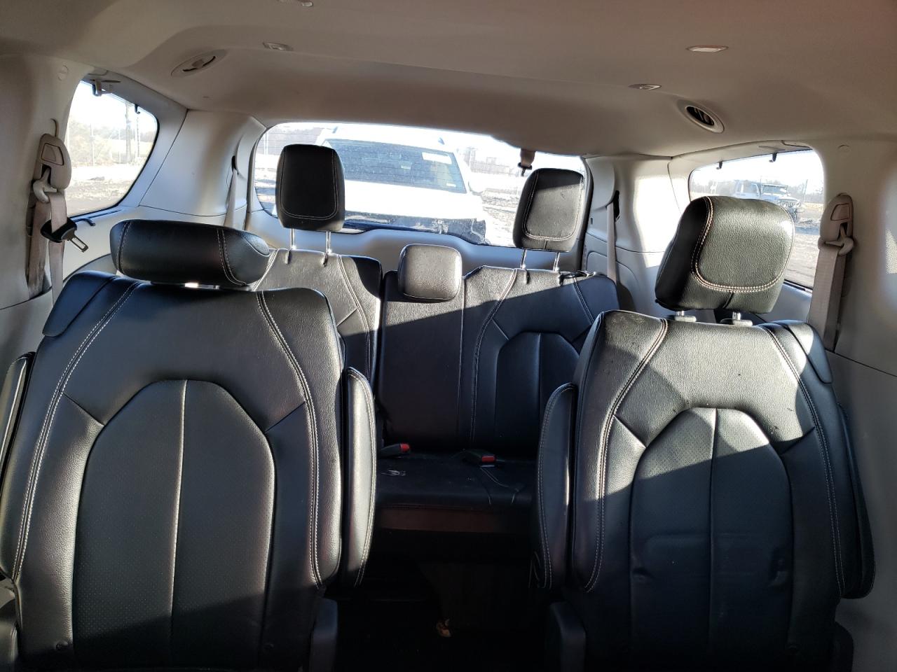 2022 Chrysler Pacifica - Image 10