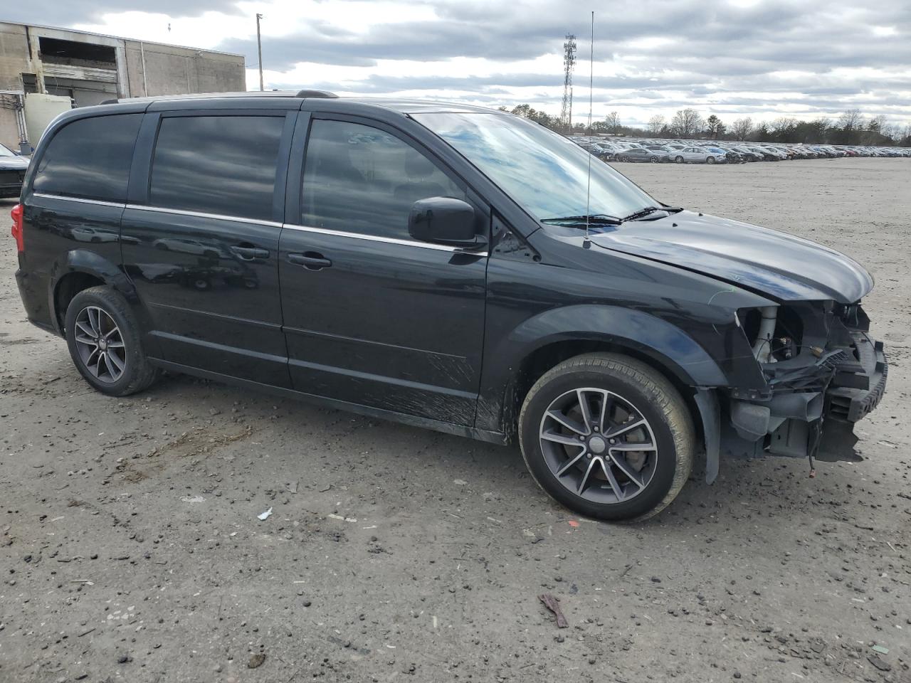 2017 Dodge Caravan - Image 4