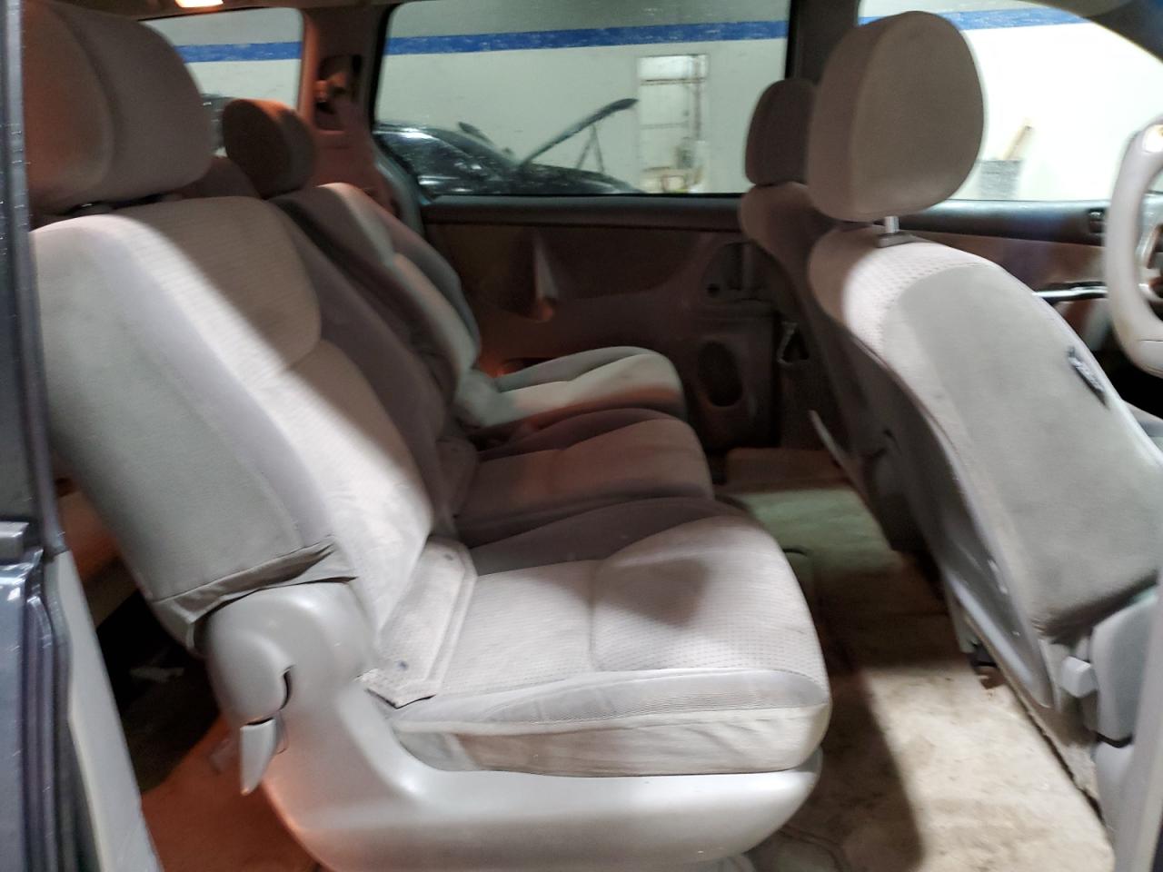 2006 Toyota Sienna - Image 11
