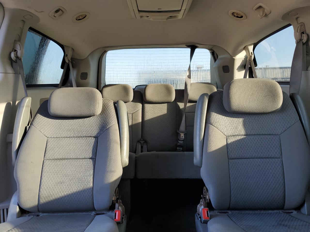 2010 Dodge Caravan - Image 10