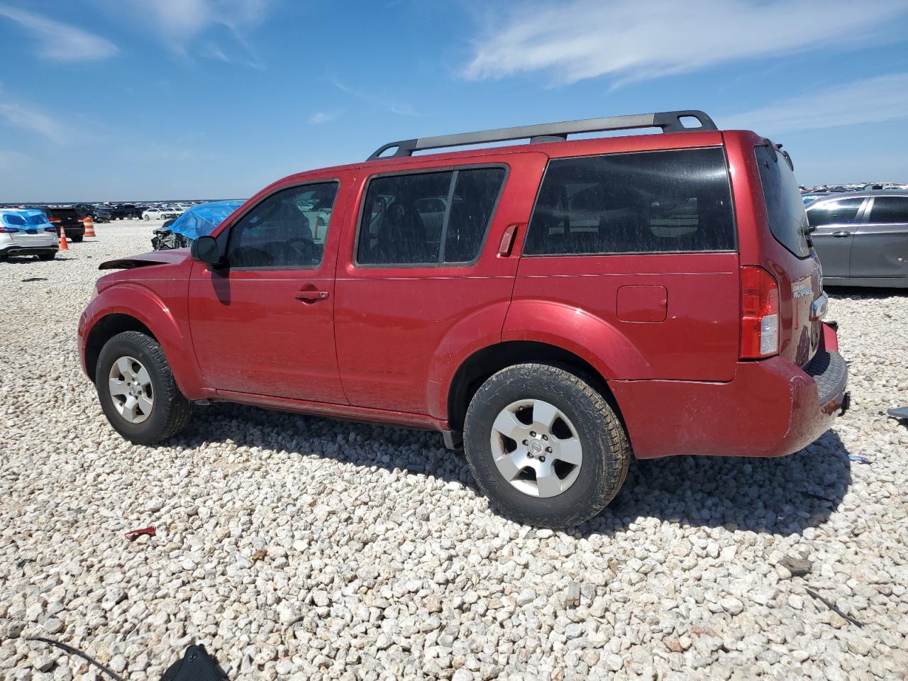 2011 Nissan Pathfinder - Image 2