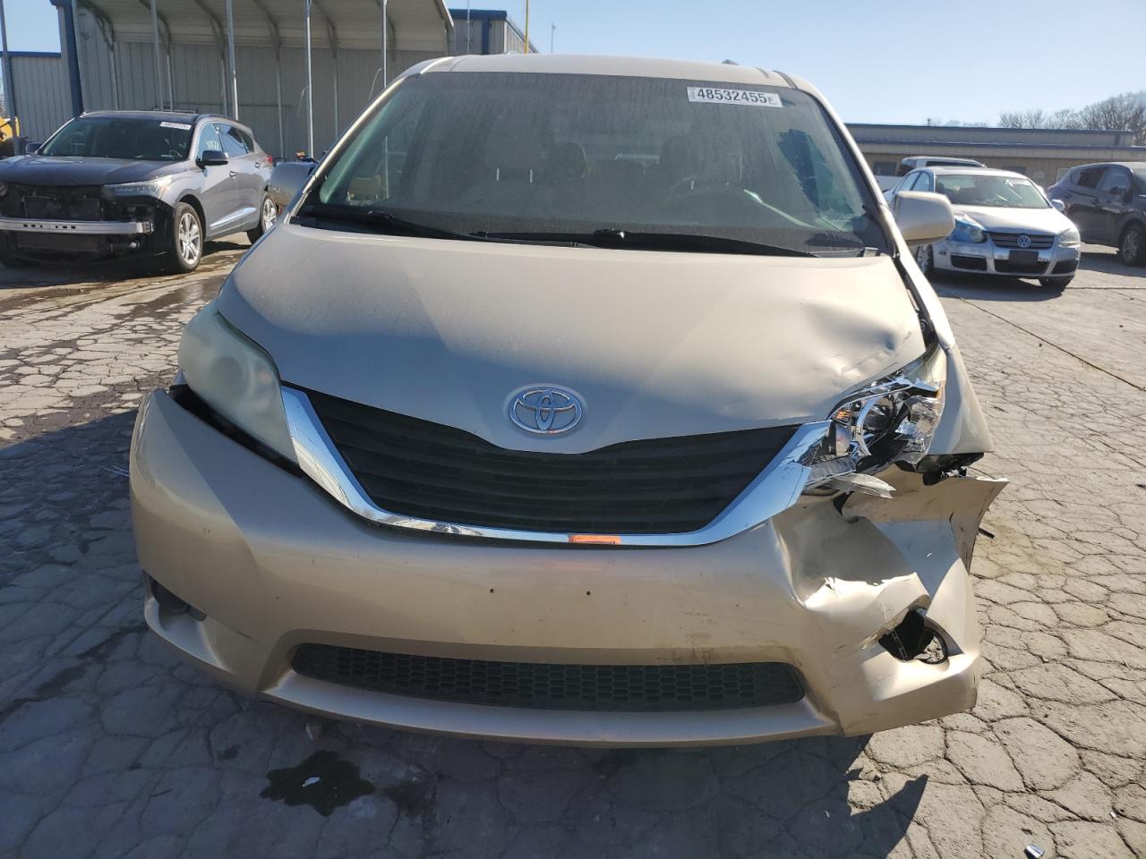 2013 Toyota Sienna - Image 5