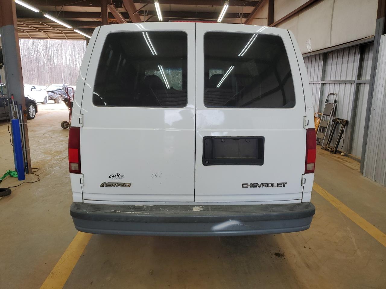 2005 Chevrolet Astro - Image 6
