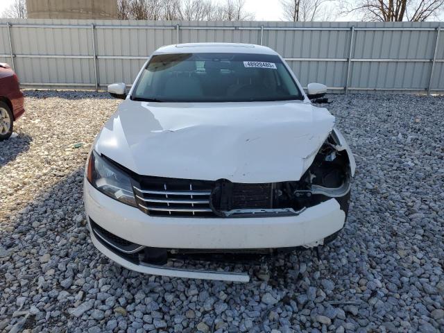 Sedans VOLKSWAGEN PASSAT 2013 Biały