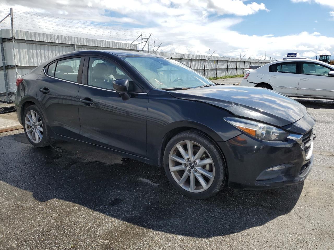 2017 Mazda 3 - Image 4