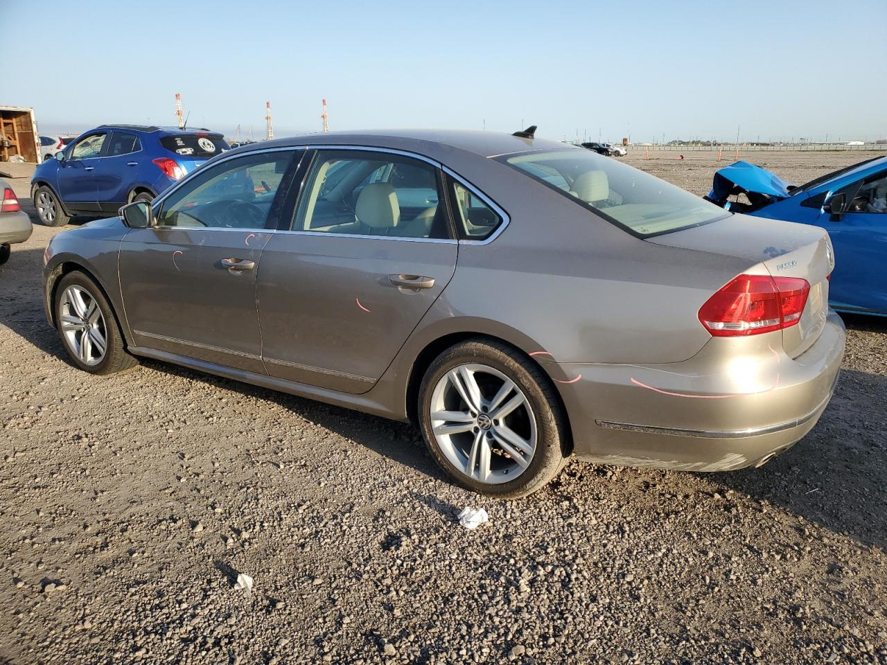 2015 Volkswagen Passat - Image 2