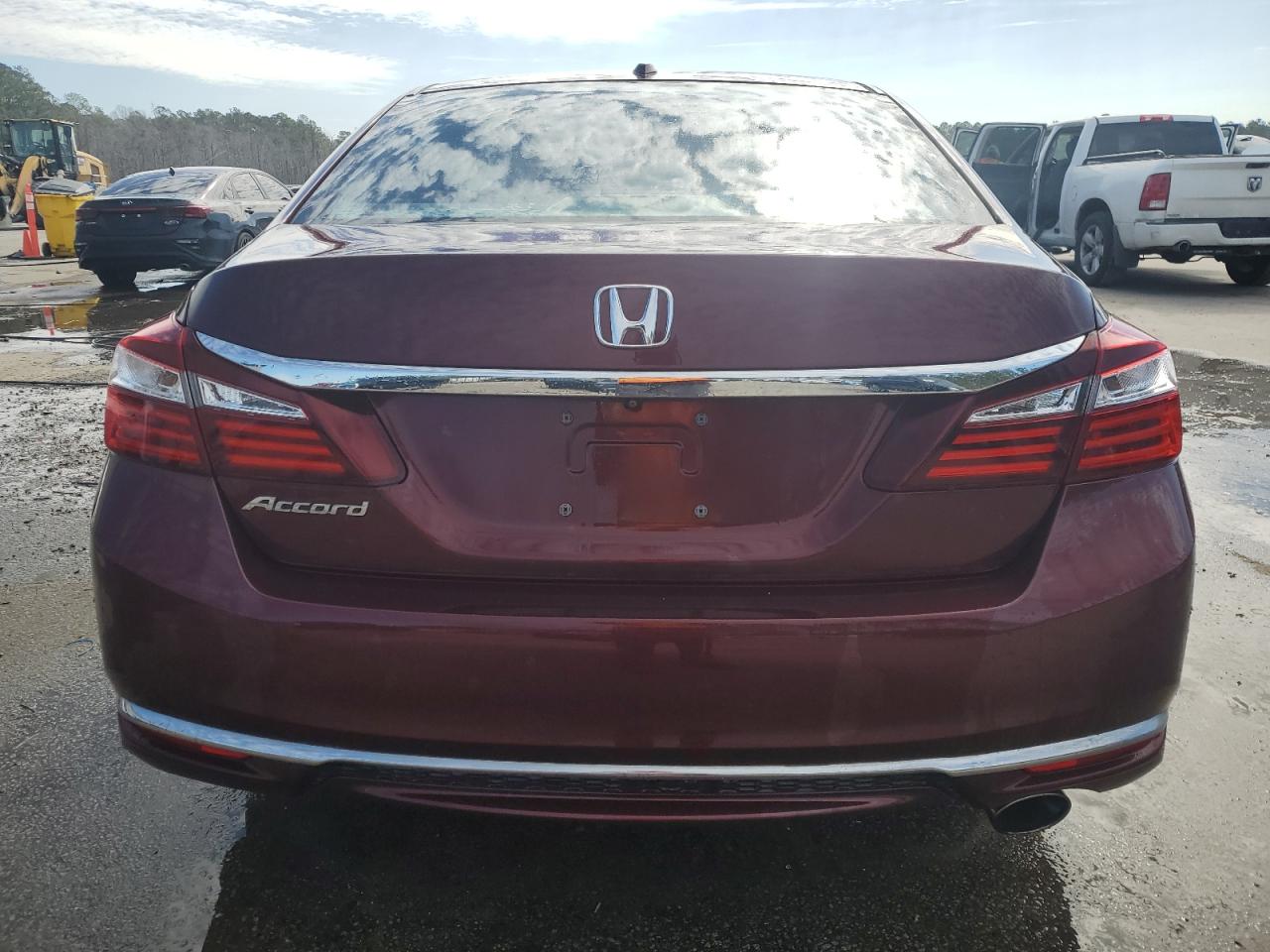 1HGCR2F84GA108932 HONDA ACCORD 2016
