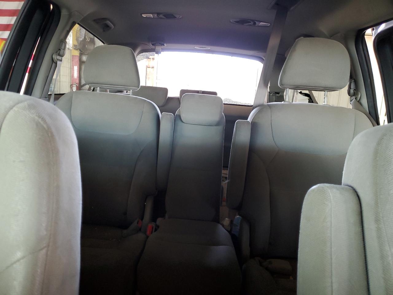 2009 Honda Odyssey - Image 10