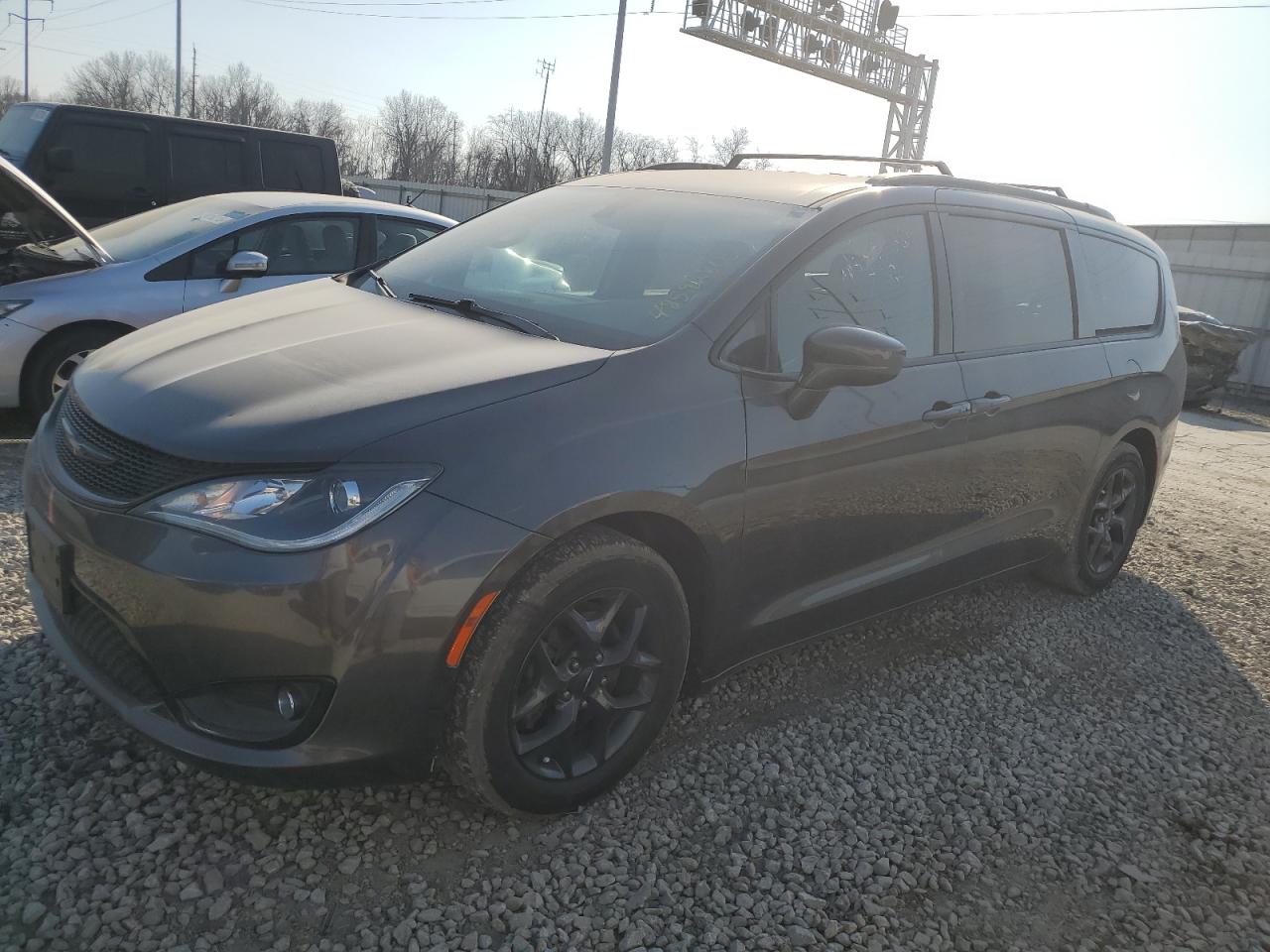 2018 Chrysler Pacifica - Image 1